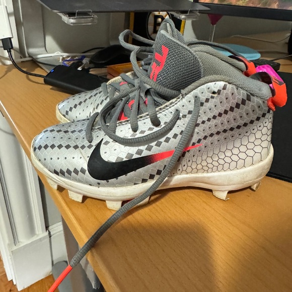 Mike Trout Baseball cleats size 1Y boys - Picture 2 of 5